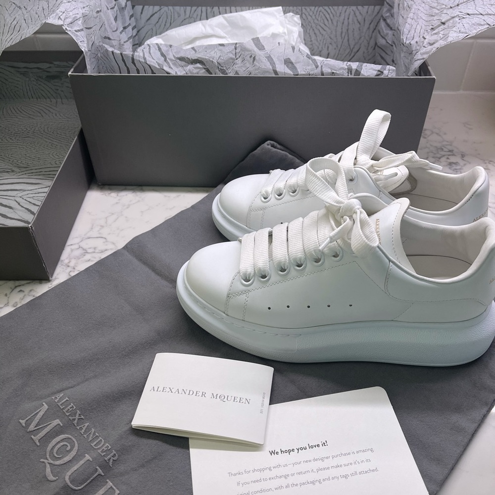 Alexander McQueen Pelle Lace-Up Sneakers